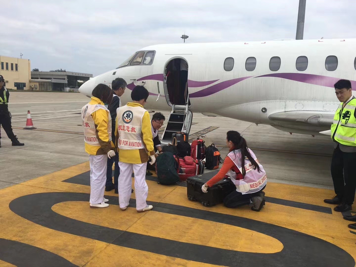 伊犁香港出入境救护车出租